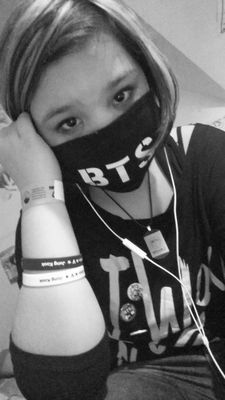 Hiii~ :3 i love Kpop! my favorite band:BTS!my Bias:Suga!