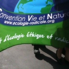 Végane, malthusien, militant du vivant, anti-corruption et tiers-mondiste. Combattre l'aliénation par l'autonomisation totale des peuples.