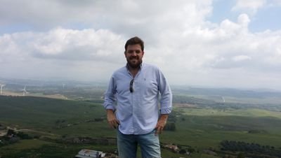 Actualmente trabajando como Director Comercial en La Cartuja de Sevilla.
Cursando Máster Dirección Marketing y Estrategias Comerciales en Cámara de comSevilla.