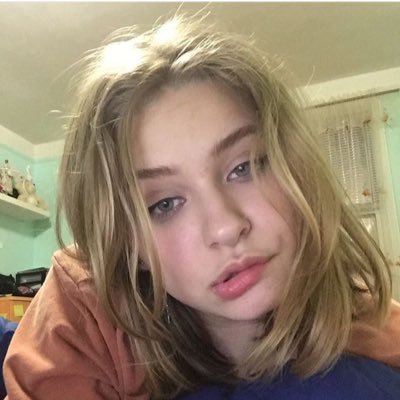 caliope_rpghsum's profile picture. j'noie mon chagrin dans l'creux de tes reins.