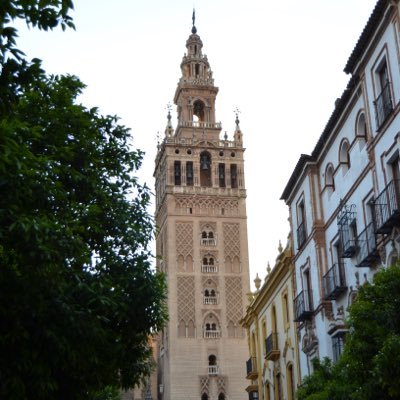 Española de Sevilla. Hija. Esposa. Madre y desde hace tres años, ascendida a Abuela.