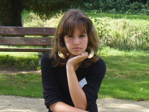 je suis une fille ki est drole simpas ki ne cherche pas du tout les engueulade ! chanteur preferé justin bieber 3