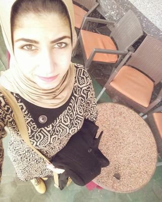 I push doors that say pull.مش بيهمني الناس وأيوه أنا اللي بضحك وأعيط فى نفس الوقت.
Gymaholic