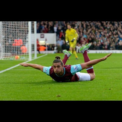 West Ham mad ,workaholic head chef who loves Charmed and the gym.