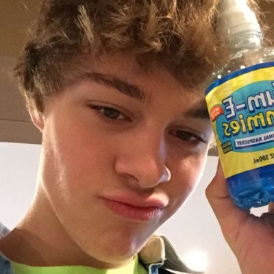 magesticbigred's profile picture. im in love with this beautiful ass boy