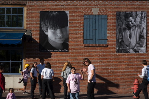 HelloNeighbor1's profile picture. A project that started in Oregon that we want to make happen in Chicago! Our goal is to say Hi to our neighbors and the people around us.