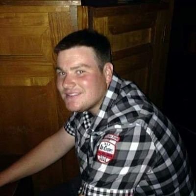 Lee, 24, scaffolder and safety netter, Rowley Regis, Wolves Fc, soft spot for Chelsea, darts, cricket, boxing, beer!!
#followback #twitter92