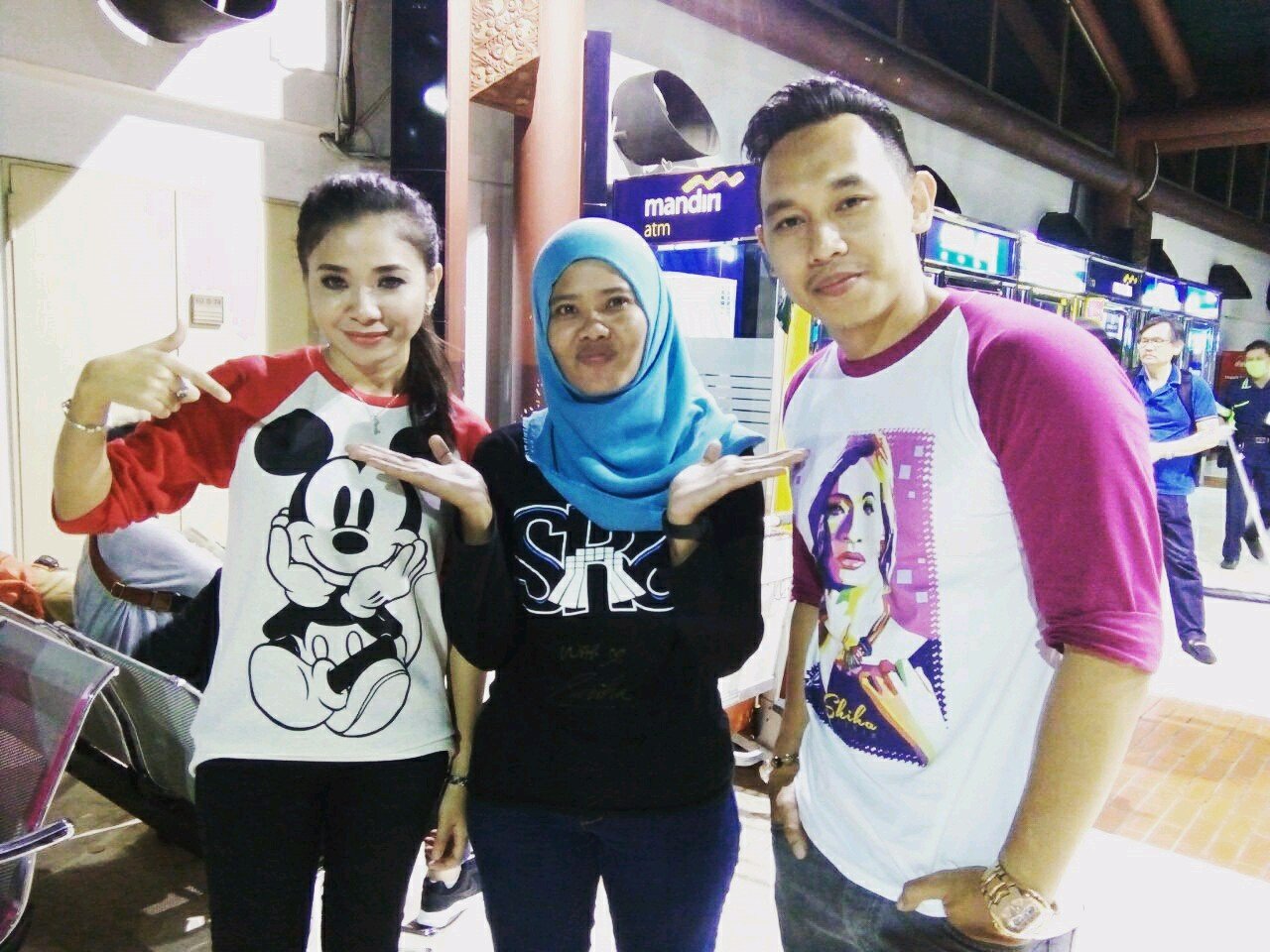 astutidwi812's profile picture. 