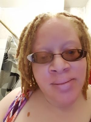 Aprilb24's profile picture. I am 31 5'6 black, lightskinned, 180 pounds, and lives in Joliet IL on east side