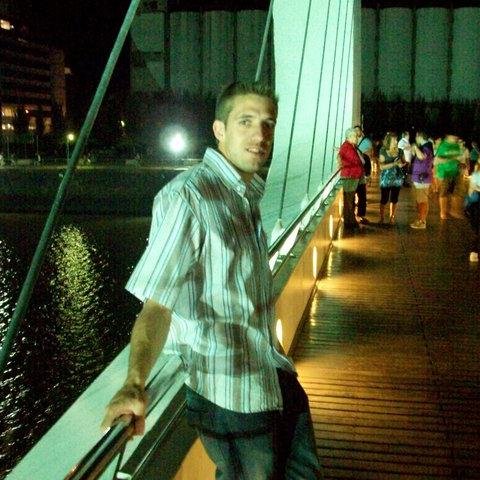 HEMOS VOLVIDO al Mundo Tuiter,
Uruguayo,
Parodista del Relato Deportivo,
Relator de Odisea Sport Radio.
Sobreviviente del 1er. Apocalipsis Eléctrico 16/6/2019