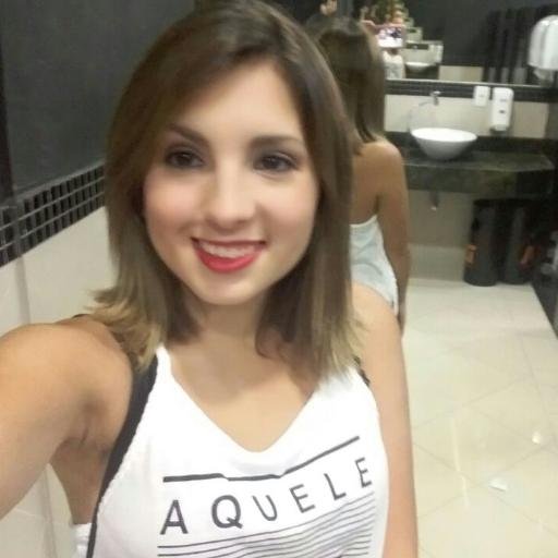 Bem leonina, menina, mandona. Instagram : @nicole.brito