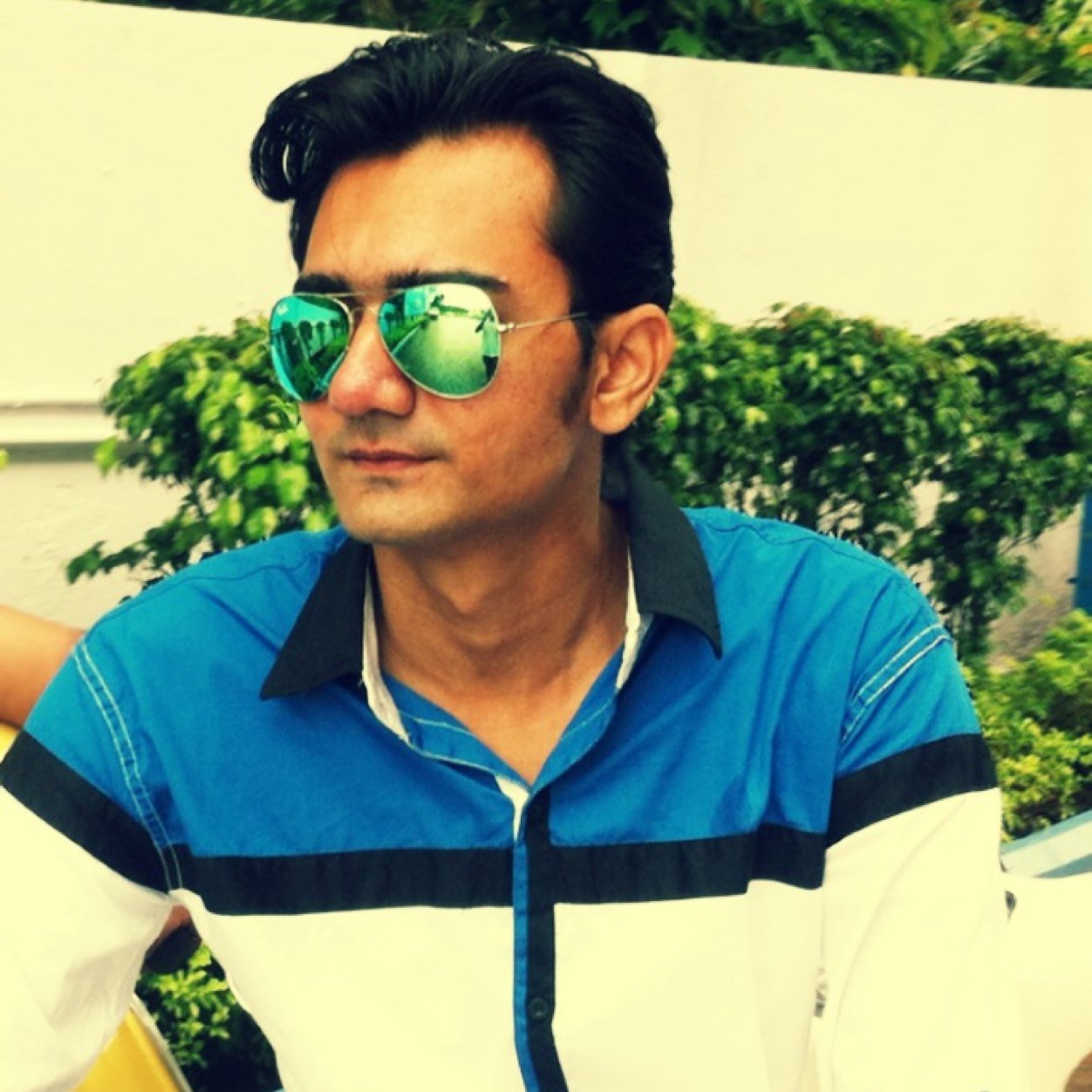 mohsinwarsi's profile picture. मेरे शब्दो को इतनी शिद्दत से ना पढा करो,
कुछ याद रह गया तो हमे भूल नही पाओगे !!!