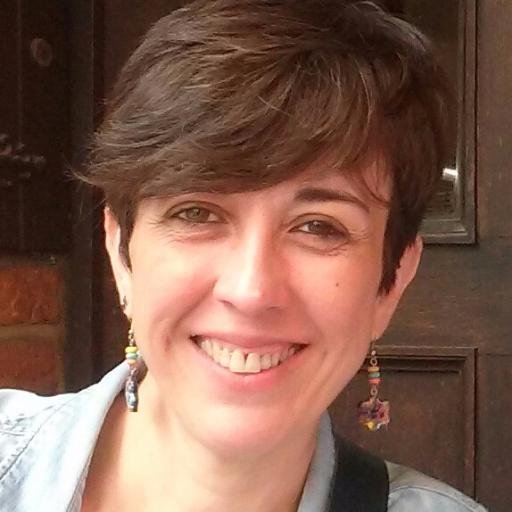 En ocasiones...leo libros. A ratos, me convierto en profe de Lengua y Literatura y, bajo el pseudónimo de Ana Infante, me gano el pan en un ies madrileño.
