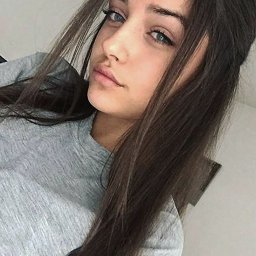Zagubiona w dążeniu do perfekcji... ♥ @madebymeee mój zajączek @alwaysstrong_x mój robaczek
instagram: toosiaaa