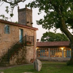 Un alojamiento rural con encanto en pleno Camino de Santiago que ofrece a huespedes y peregrinos descanso y la mejor gastronomía en un entorno de ensueño.