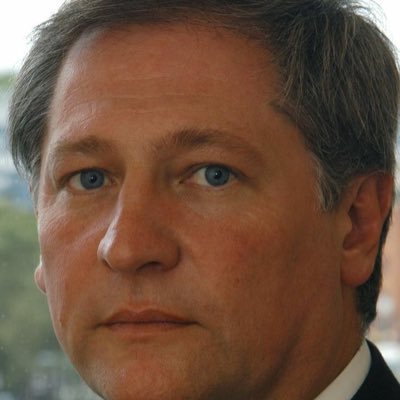 Médico. Especialista en Salud Pública.
