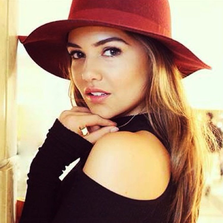 HopeClausen's profile picture. Mummy always said that anything is possible as long as you have a little hope. |7th year Hufflepuff|