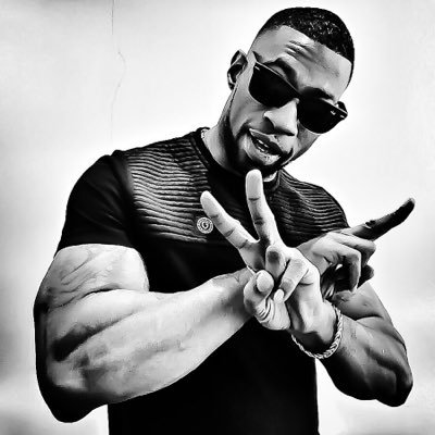 I'M A FULLY QUALIFIED MASTER BARBER WHO HAS WON MENS COMPETITIONS IN LONDON SUCH AS 'BATTLE OF THE BARBERS. follow me on instagram @sizzahandzsls