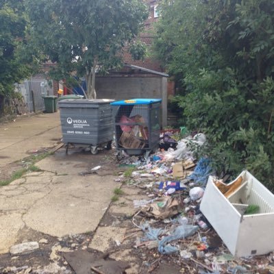Trying to get Croydon council and the traders to clean up!!
