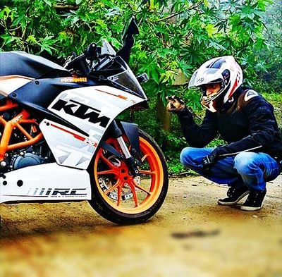 Ajx_32's profile picture. 