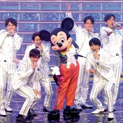 V6、ディズニーなどが大好きです‼︎愛が止まりませんww V6はトニセン、ディズニーはドナルド マックスが好きです(o^^o) ※RT魔人です。