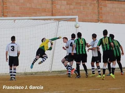 aficionado al futbol y seguidor del cordoba CF y real madrid