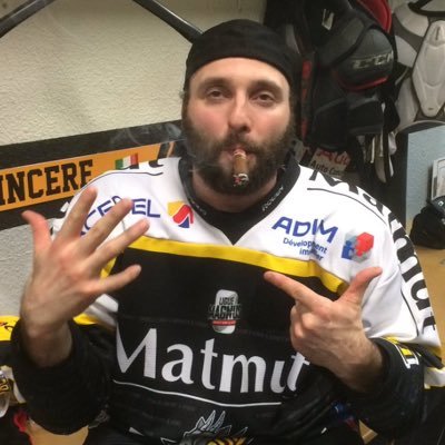 Ego de Marc-André Thinel, 7 fois champion de France et vainqueur de la coupe d'Europe. Multi-récipiendaire du trophée Charles Ramsey. Compte Parodique.