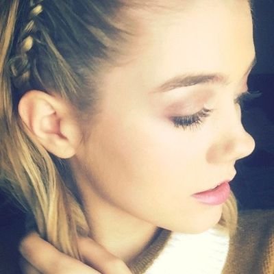 Just a normal teenage girl, living my life...untill I met @anthonytremain his secret is safe with me and I own his heart