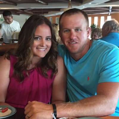 dani_ryan1's profile picture. Farmer’s Wife • Mom of 4 • Teacher •  Coach • Former City Girl