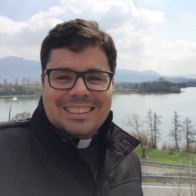 Sou Padre da Diocese de Piracicaba - SP atualmente pároco da Paróquia Senhor Bom Jesus. Mestre em Teologia Pastoral e Comunicação pela - Università Lateranense
