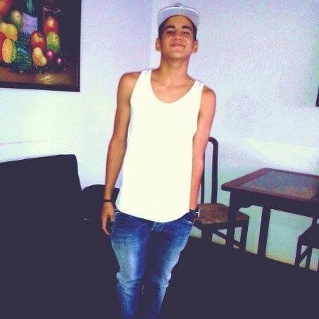 Ser humano~Musico~ Estudiante~Coloco todo en manos de Dios ♥ Dios es Mi Idolo*--* Jeng~.~  Instagram: iJuniorGarcia