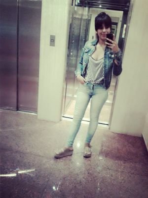 Es tan sincero, contrario a mis defectos, pero el sigue siendo el MALO que no dejo de QUERER !!.