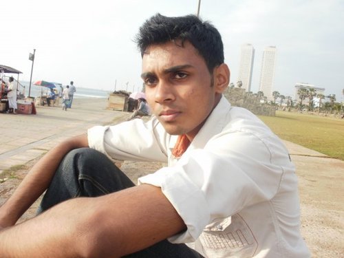 hi my name is mohamed makarim, im 18 years old, im studing A/L COM in ZAHIRA COLLEGE COLOMBO.