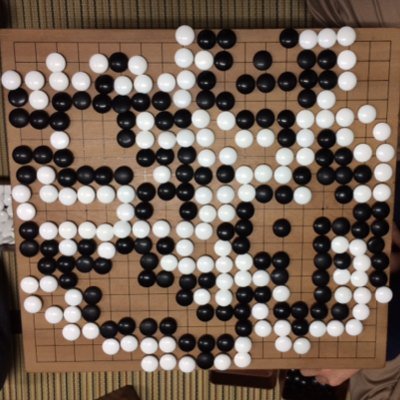 大阪大学囲碁部のツイッターです。見学に来られる方はDMをくださると部員を呼べることがあります。(返信には数日かかることがあります。)