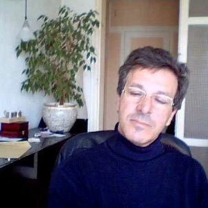 un regard peut réveiller en moi des sensations inconnus qui en meme temps peuvent m'anéantir en un rien de temps... le mien est tout simplement ouvert sur mon a