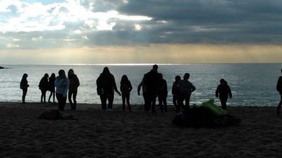 Mare de dos fills, professora i directora d'institut. 10 anys d'aula d'acollida + 11 anys a La Sínia. Més alfabetització digital. Acompanyant vides adolescents.