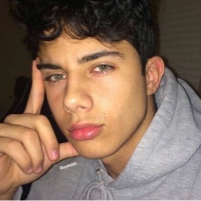 lucasrpgwhl's profile picture. your pussy tastes like pineapple