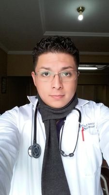 Hijo, padre y médico. 
Recuerda que antes de ser médico debes graduarte de SER HUMANO.
Universidad de Cuenca.
