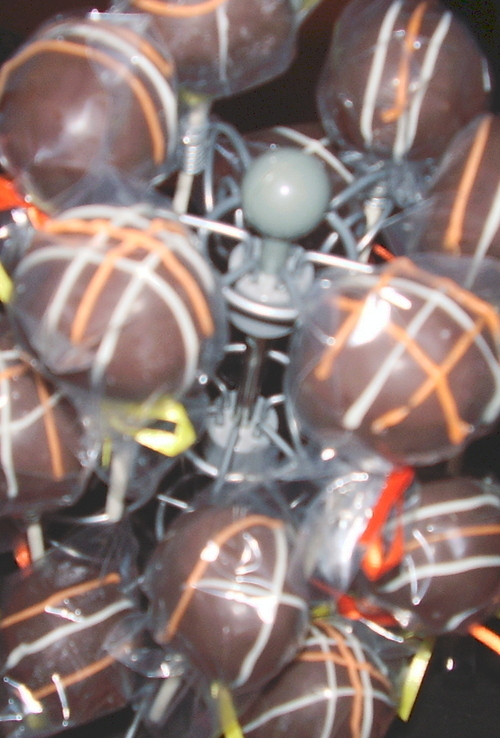 CrystalCakePops's profile picture. I create custom cakes, cupcakes, cookies, cake pops, and more. I am available for orders in the Orlando area, contact me today about your next special event.