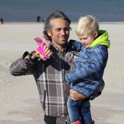 Indie gamedev, co-founder of @weefreestudio. We published Powargrid: https://t.co/wll3bImYXv
Also husband, parent, energy + climate specialist.
