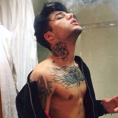 romarpgwhl's profile picture. 21 ans - automutilation - bi