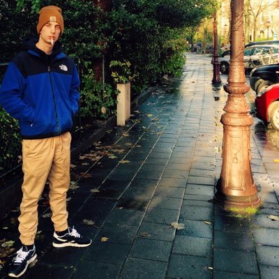 Capocannonieree's profile picture. Que cuerpazo te hace ese cerebro.