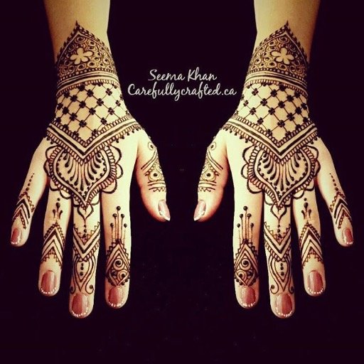 A professional all-natural Henna Artist in Calgary creating all sorts of fun henna inspired creations on and off the body.
An unforgettable henna experience!