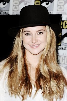 Slandtty's profile picture. Al para los amigos.   Sangre Pura a medias.  7° Curso.   Gryffindor.    Metamorfomaga y animaga.   Patrous: Ardilla.   ~D-E~  ♥
   {#Pottertty}⚡