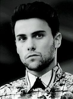 gabri_ailerpg's profile picture. des pensées plein la tête, te revoir, peut-être. j'étais bien avec toi, toi pas assez, je crois. {21 ans, troubles hallucinogènes, gay}