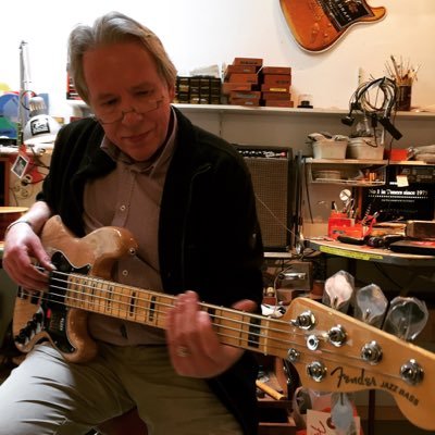 | gitaren | basgitaren | reparaties | customizing | voor fijnproevers | Official Fender Showcase Dealer | #E = Eddy #P = Piet |
