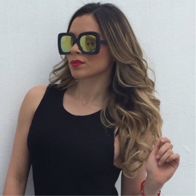 _GabyRmrz1's profile picture. Si la vida te hace llorar, mata esa lágrima con una sonrisa bien fuerte♥