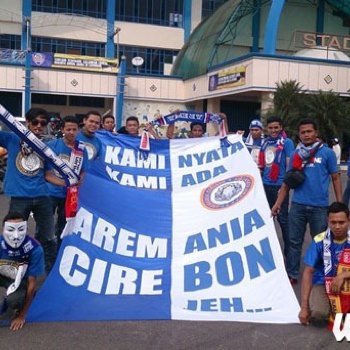 BRANI BIRU DI ANTARA BIRU !!!