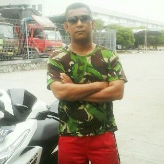 SriHariani12's profile picture. 