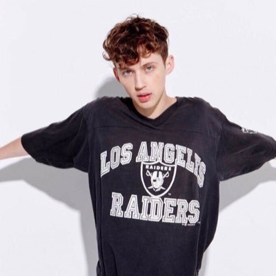 Free Follow from @AllTroyeNews ✨ Follow and check their pinned tweet out on how to win a SIGNED POSTER OF TROYE!!!!! @AllTroyeNews